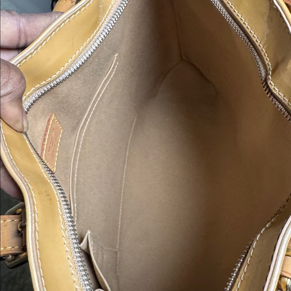 Louis Vuitton Tan Patent Leather Tote. Like new with the COA - Picture 9 of 13